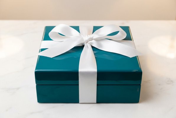 The VÉRELLE signature turquoise gift box with satin ribbon The VÉRELLE signature turquoise gift box with satin ribbon
